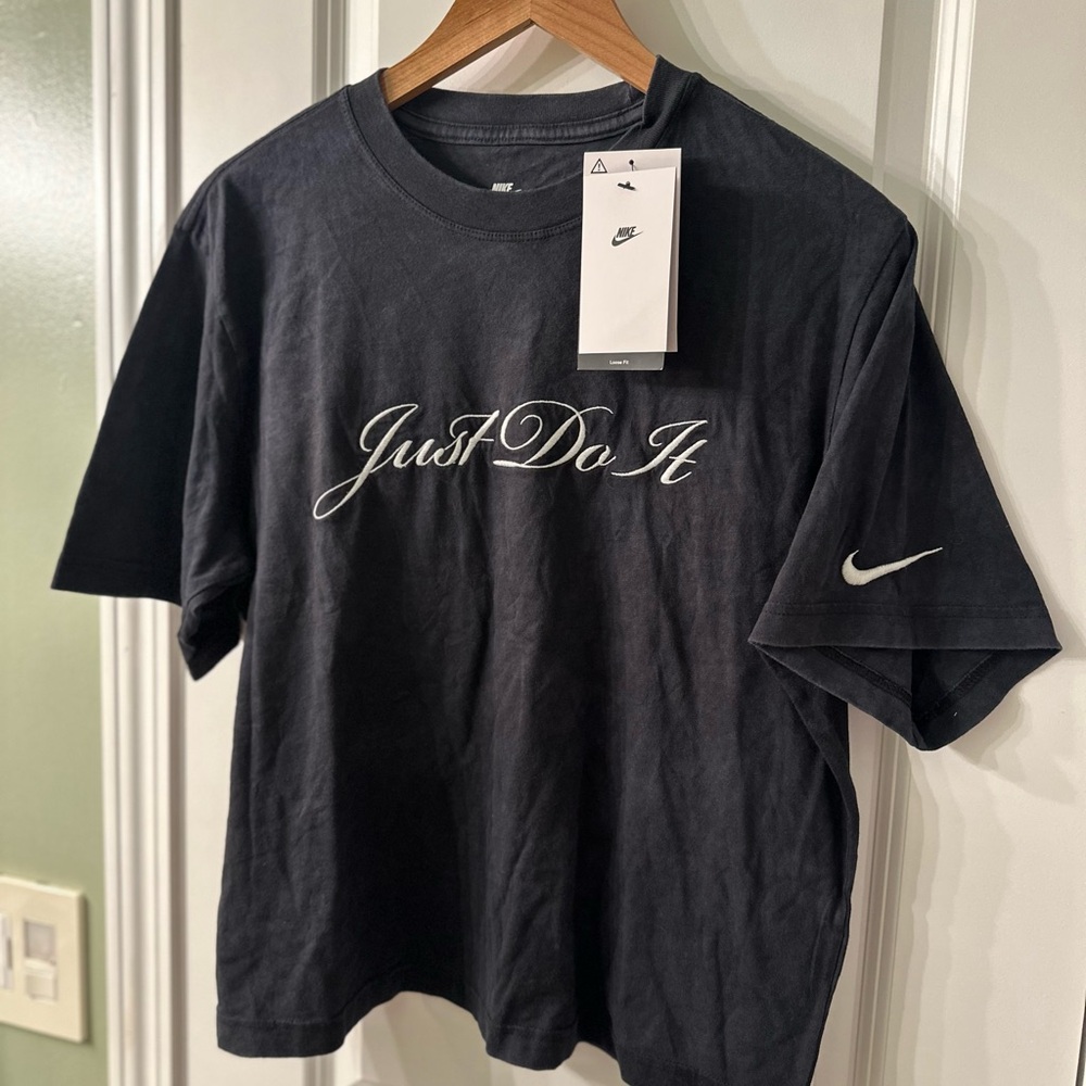 Women’s Nike Sportswear Vintage Look Boxy Fit Embroidered Tee Size Small